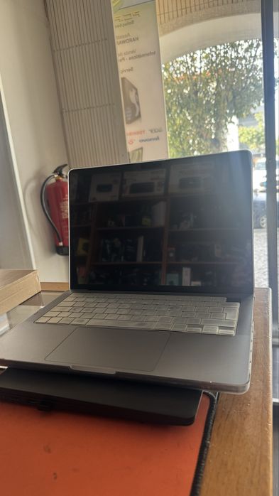 Apple Macbook Pro M2