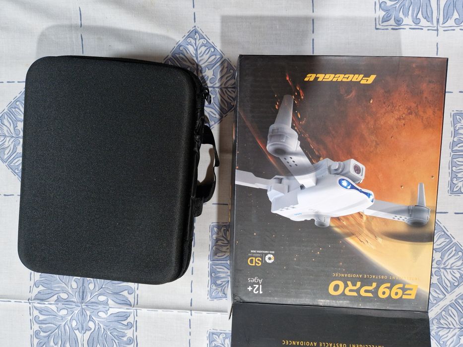 Drone Pro  com câmaras duplas e 3 baterias  . Novo