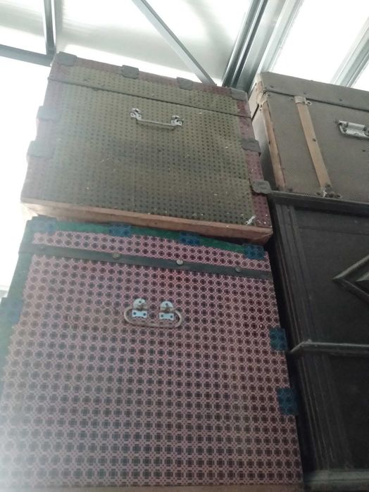 4 arcas / malas antigas de madeira e metal