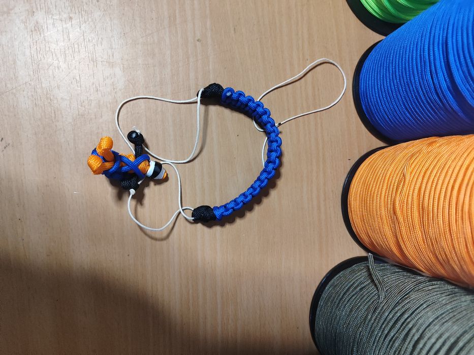 Boneco em Paracord (paraquedista)