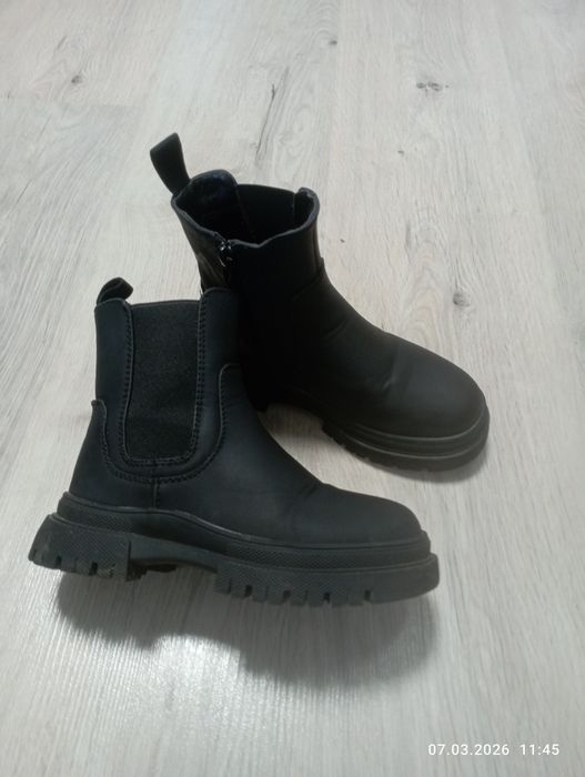 Взуття для дівчинки