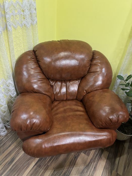 Крісло шкіряне хороше