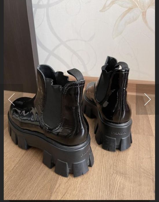 Лакові ботинки Prada