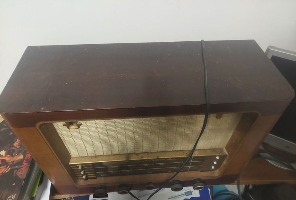 Radio antigo em bom estado a funcionar