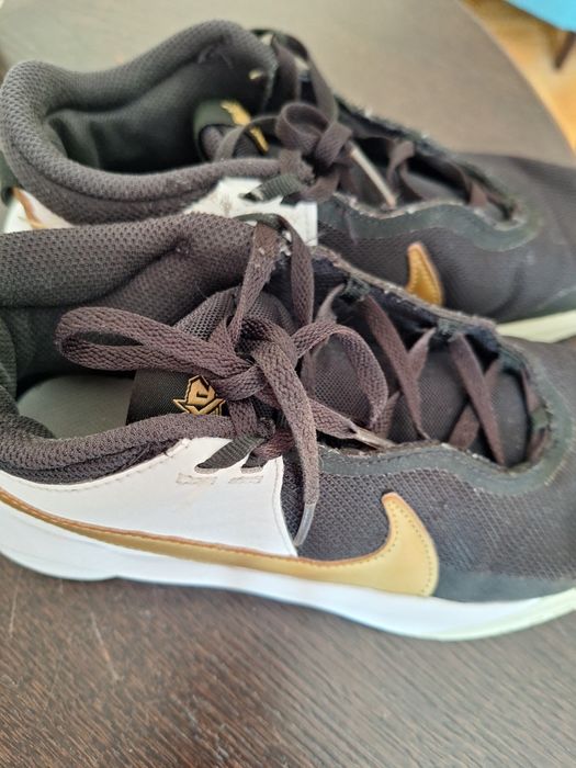Buty NIKE Hustledx
