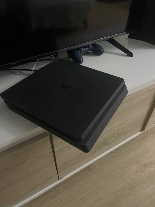 PS4 Slim + 2 Controles Originais – Excelente Estado