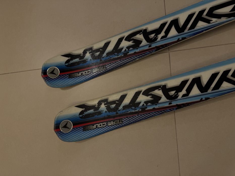 Niebieskie narty Dynastar