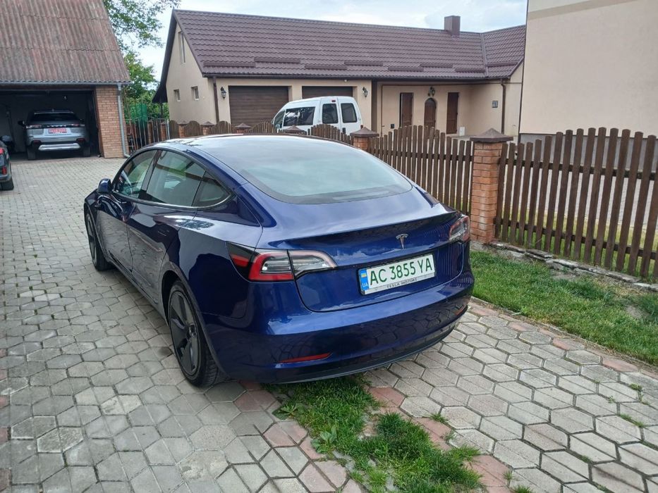 Tesla Model 3 2021 року