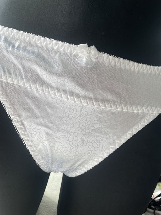 Stringi Elen biel S, M, L (39)