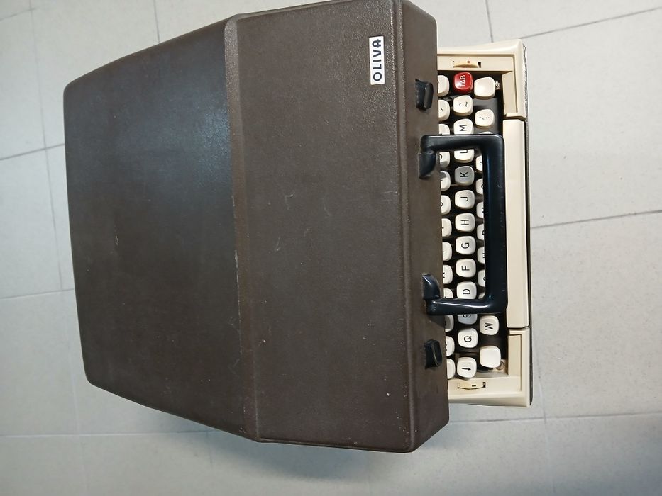 Máquina de escrever Oliva