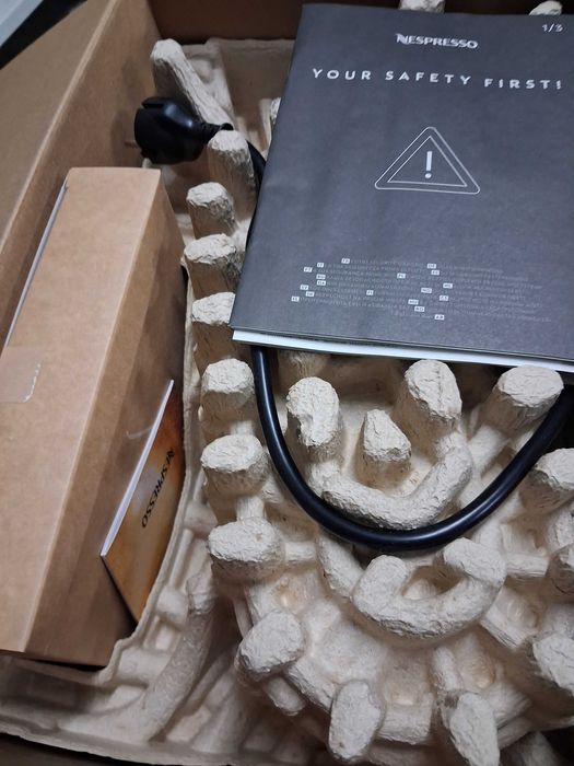 2 maquinas de café nespresso novas