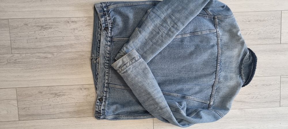 Levis XL.     ..