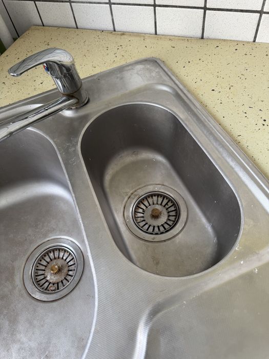 Oddam zlew zlewozmywak z baterią bez syfonu