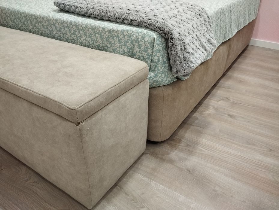Cama estofada com banqueta 1,60 x 2,00m