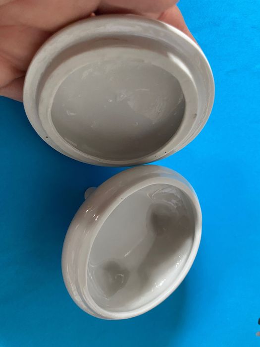 Caixinha antiga de porcelana