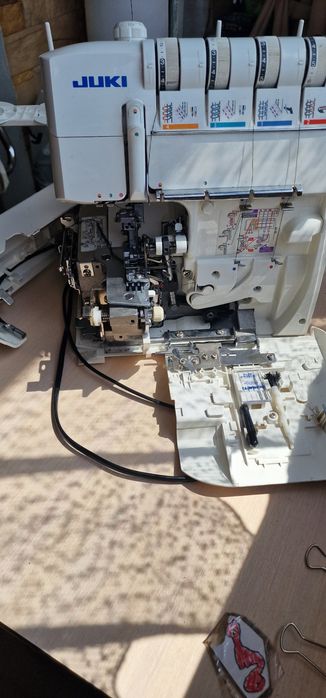 Продам коверлок Juki MO 735