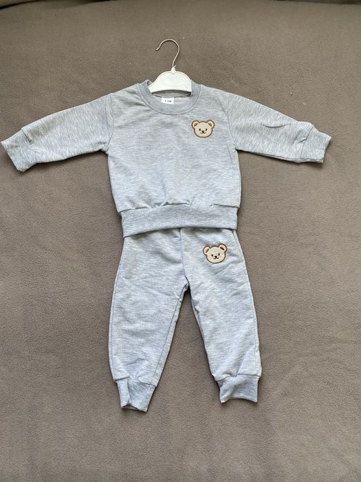 Спортивний стильний костюм