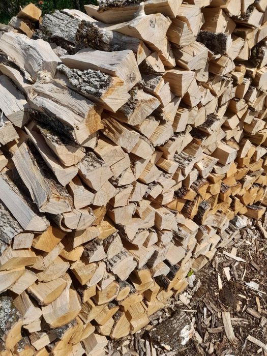 Дрова дуб,ясень,акація 3100 грн та сосна 2200 грн ,колоті. Доставка