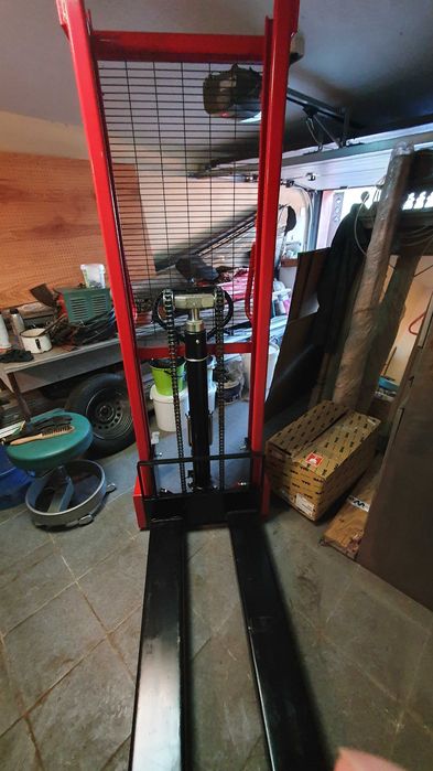 Wózek paletowy-masztowy