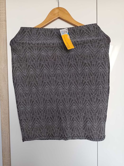 Spódnica ołówkowa z aplikacjami