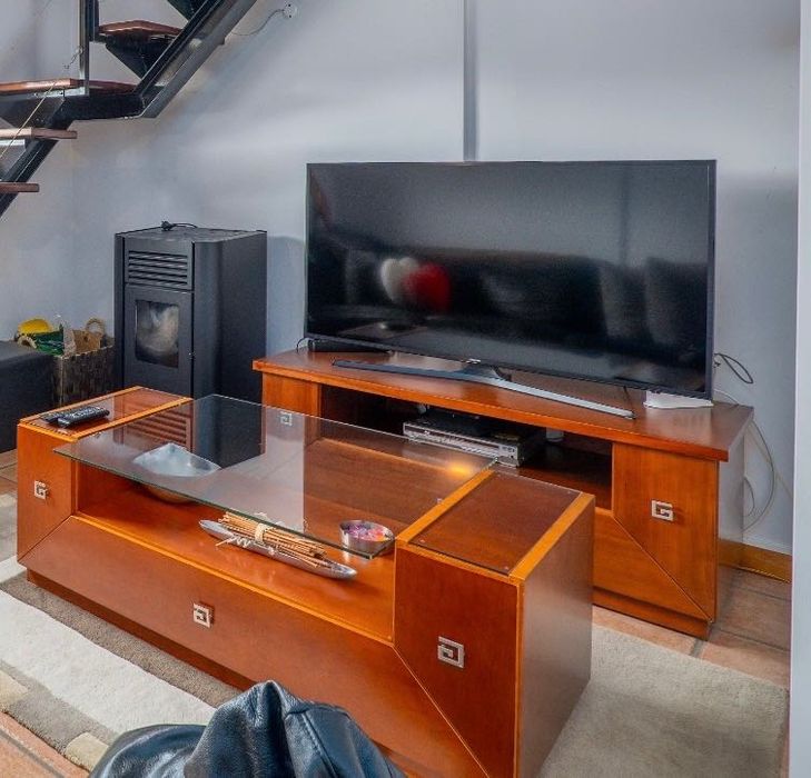 conjunto de móveis da sala de estar em madeira