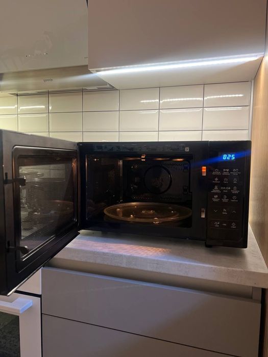 Мікрохвильова піч духовка (НВЧ) Samsung