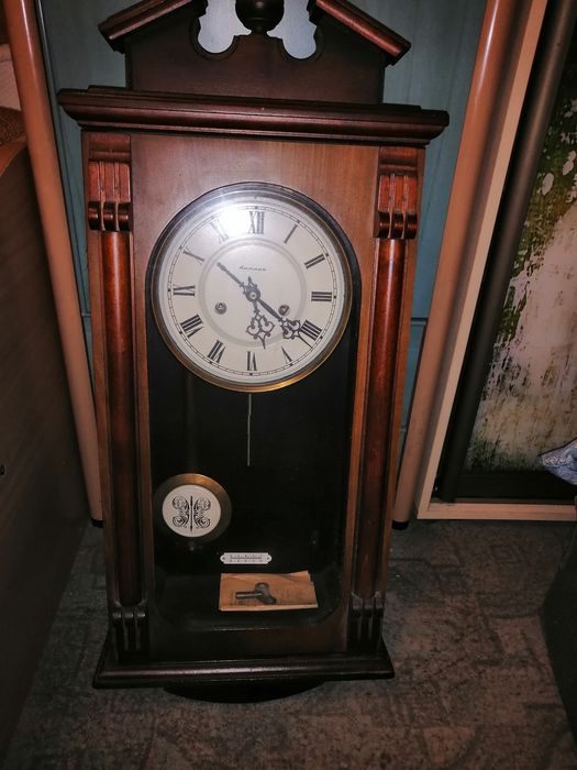 Годинник настінний "Янтарь" механічний з годинниковим та півгодинним.