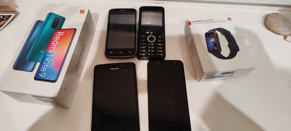 Всі разом смартфоно телефони