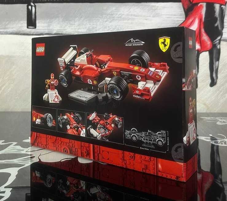 Конструктор LEGO ICONS 11375 Ferrari F2004 & Michael Schumacher