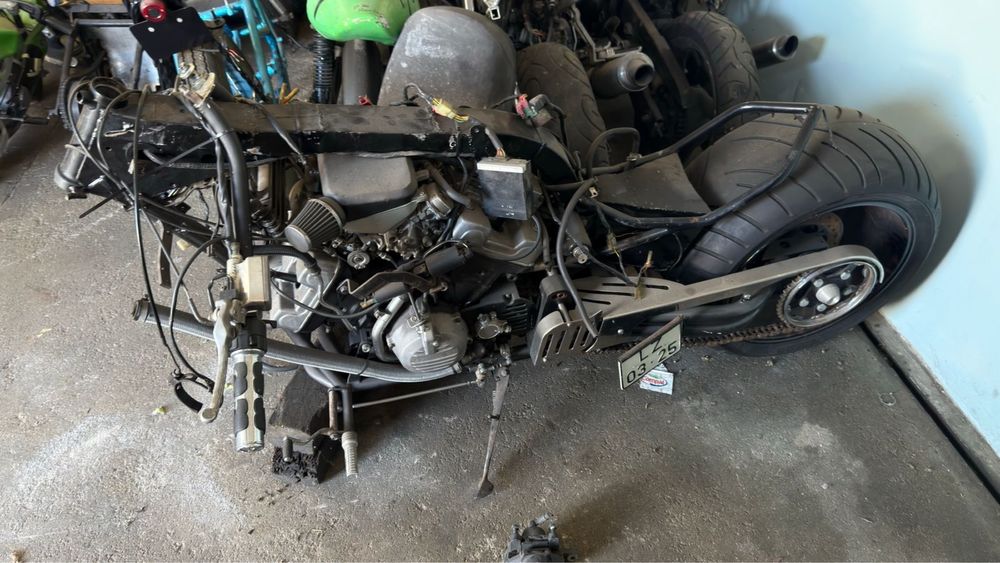 Motos e Scooters para Peças ou Inteiras – Ideais para Customização e Reparos 2