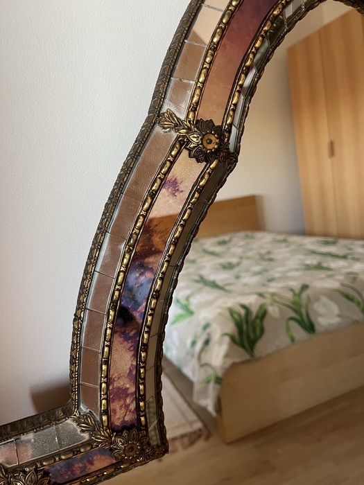 Espelho veneziano em mosaico de vidro