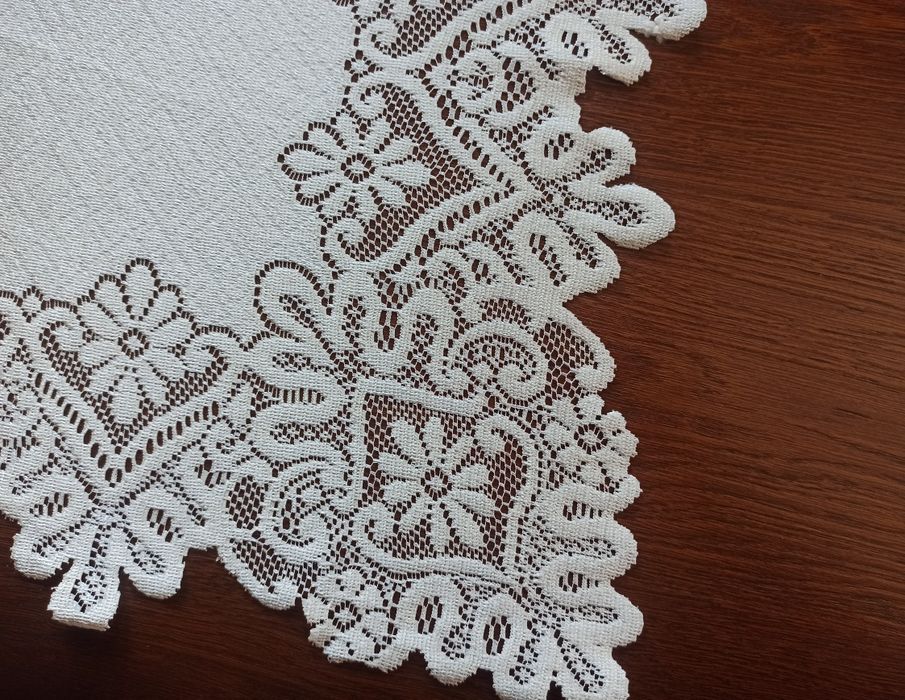 Świąteczne obrusy serwetki 4 sztuki Wielkanoc Święta