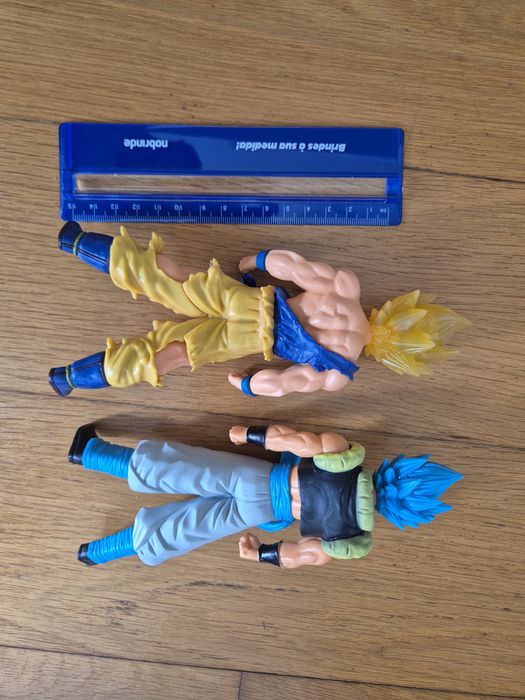 Conjunto 2 Figuras Dragon Ball - Goku Super Saiyan e Gogeta Blue