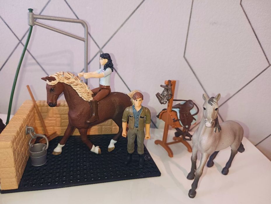 Zestaw Schleich myjnia i konie całość
