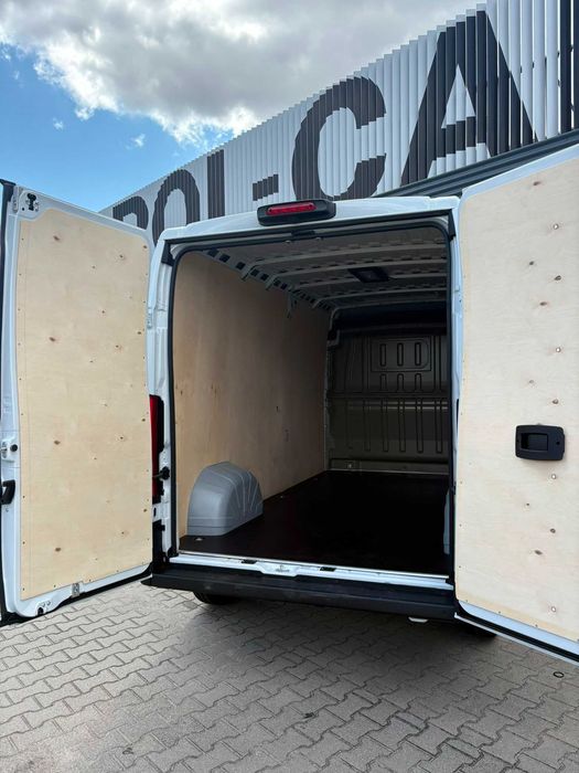 Zabezpieczenie przestrzeni ładunkowej w aucie Citroen Jumper L3H2