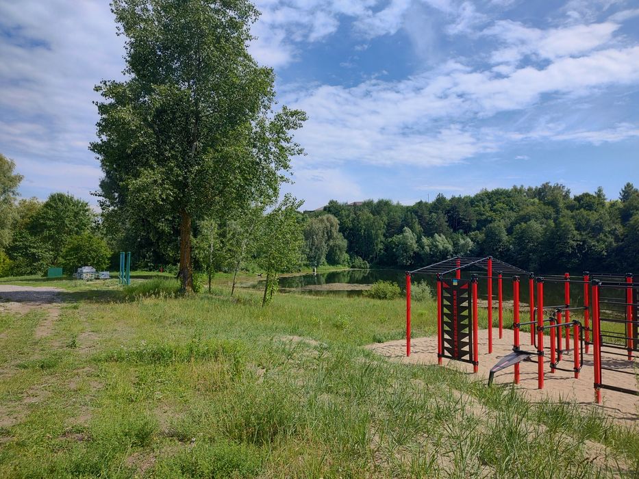 Лісники, ділянка біля озера 30 соток