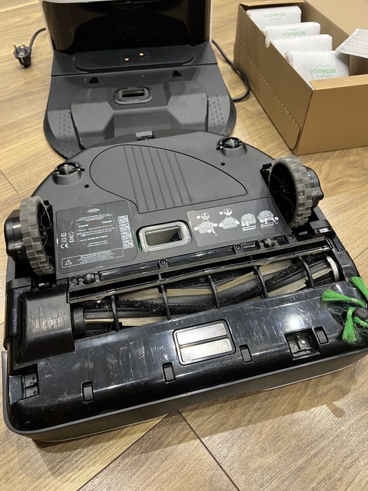 Vorwerk Kobold VR7 z bazą i akcesoriami