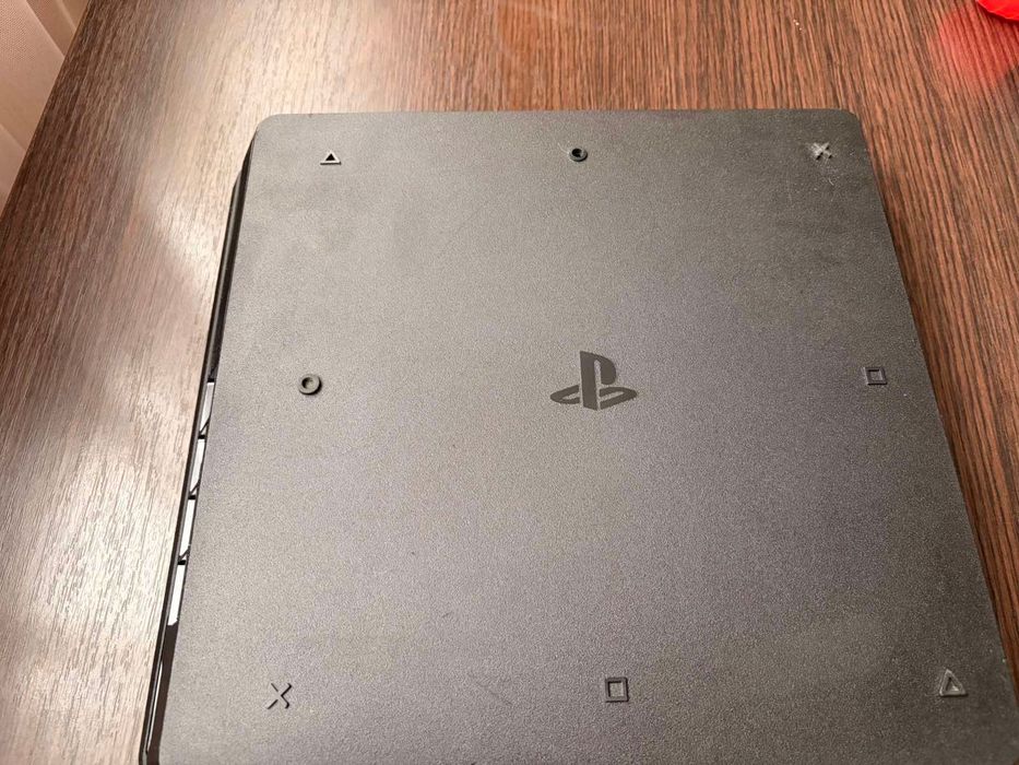 PS4 Slim 500GB + 2 джойстики + Зарядна станція та чохли у подарунок!