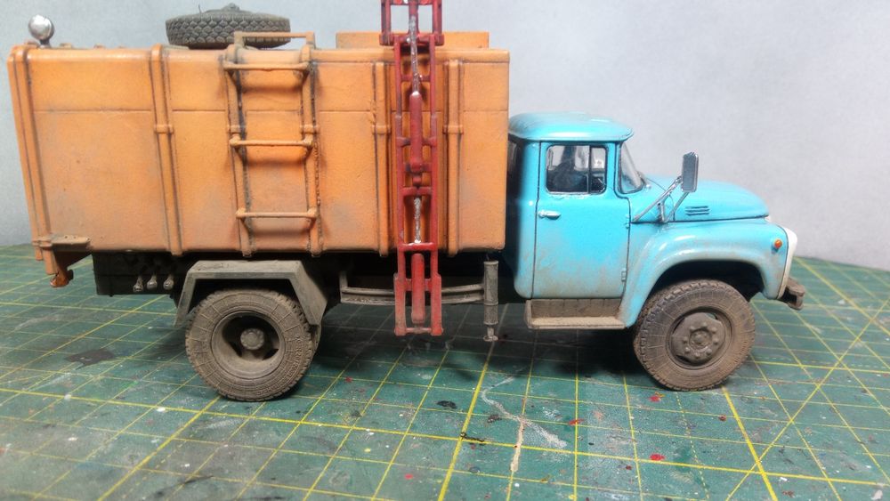 Модель мусоровоза на базе ЗИЛ-130 , масштаб 1:43