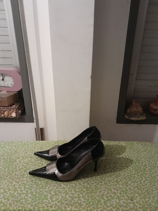 Vendo Sapatos de Senhora muito bonitos como novos