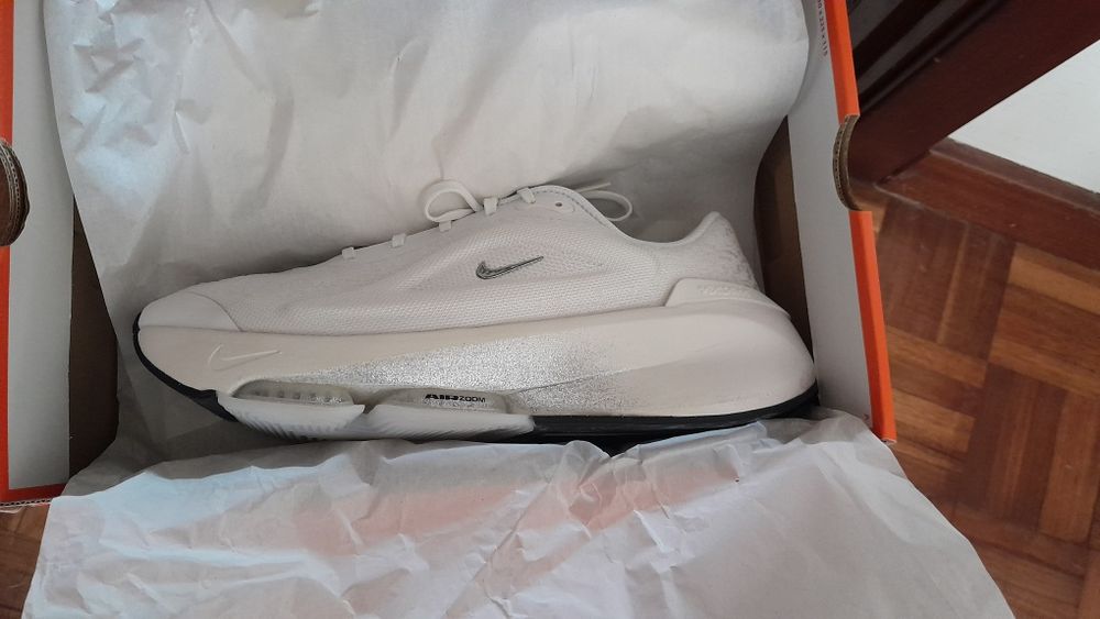 Nike Versair Premium