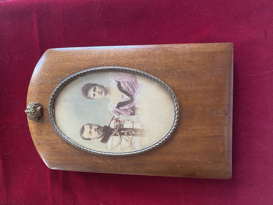 Старинная  рамка 1872 г (Политехническая выставка 200 лет Петру 1)