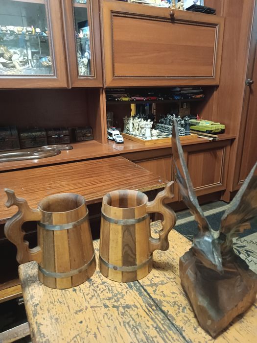 Деревянные кружки с Коршуном