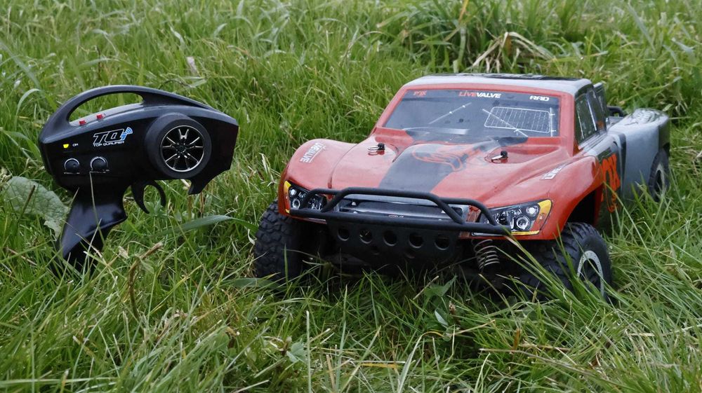 Samochód zdalnie sterowany Traxxas Slash VXL + akumulator + ładowarka