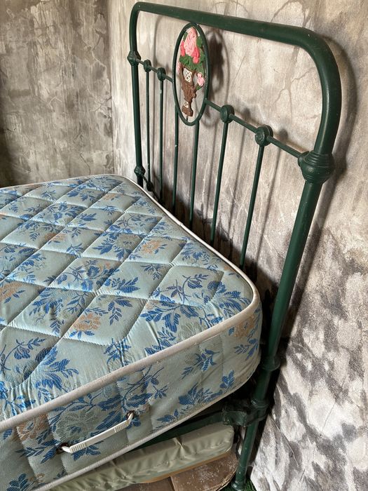Cama de ferro antiga vintage