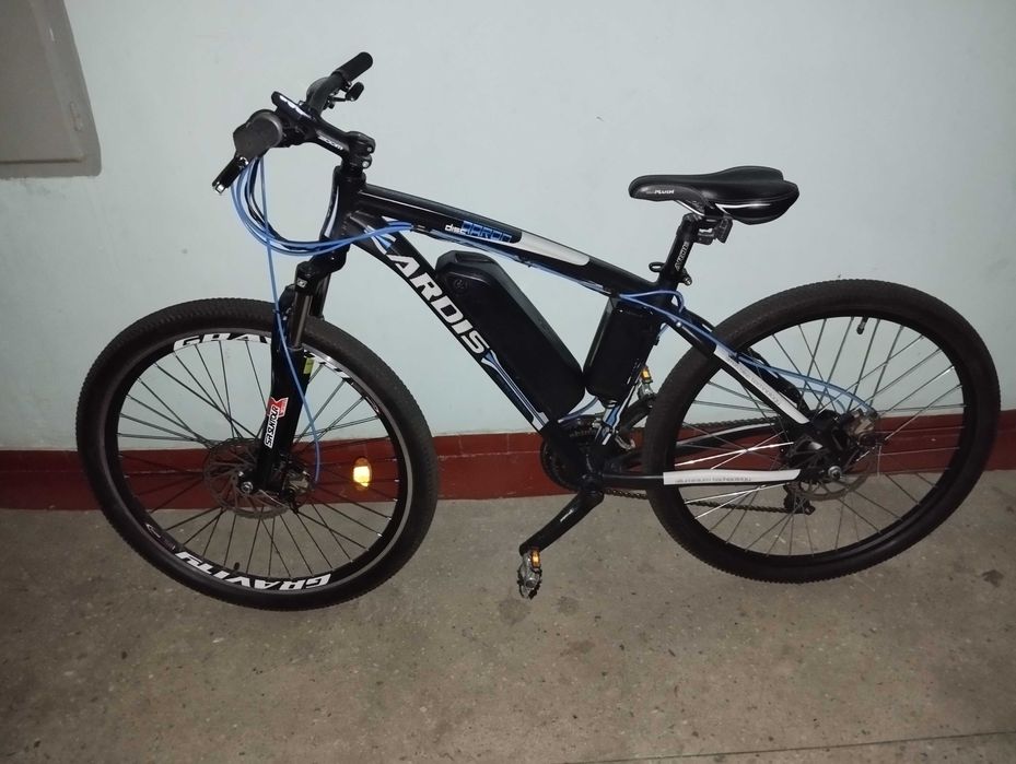 Електровелосипед / рама 17,5/ колеса 27,5/ мотор 36V 350W/ акум 10Аг