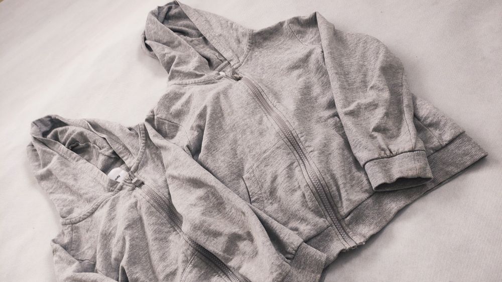 Bliźniaki bluzy na zamek rozmiar 134