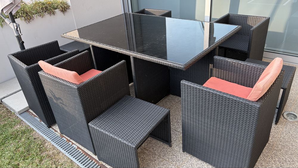 Mesa e cadeiras para jardim