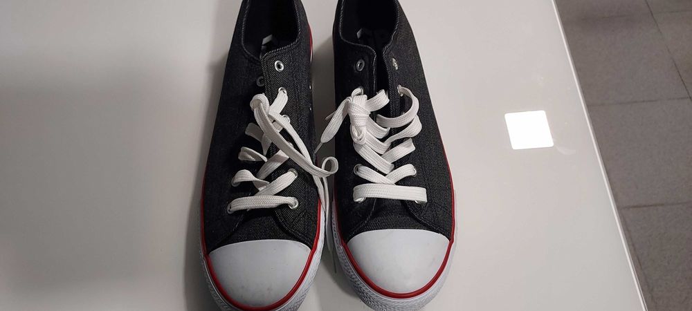 Sapatilhas casuais novas