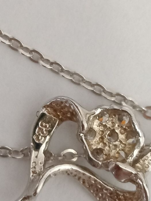 Fio de prata feminino muito bonito